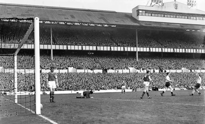 Framed Print : English League Division One match at White Hart Lane Tottenham Hotpsur 6 v Aston Framed Print : English League Division One match at White Hart Lane Tottenham Hotpsur 6 v Aston