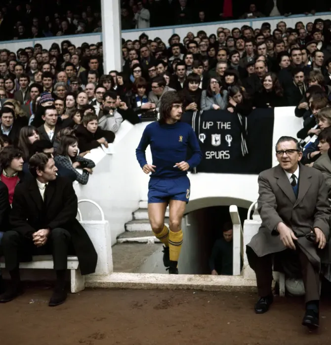 Framed Print : English League Division One match at White Hart Lane Tottenham Hotspur 2 v Chelsea