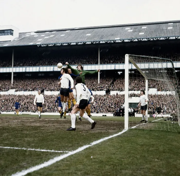 Framed Print : English League Division One match at White Hart Lane Tottenham Hotspur 2 v Chelsea