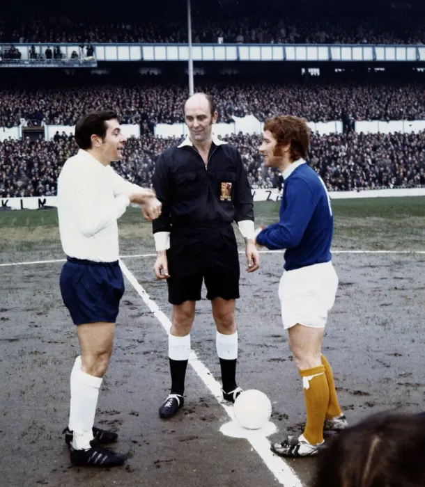 Framed Print : English League Division One match at White Hart Lane Tottenham Hotspur 2 v Everton Framed Print : English League Division One match at White Hart Lane Tottenham Hotspur 2 v Everton