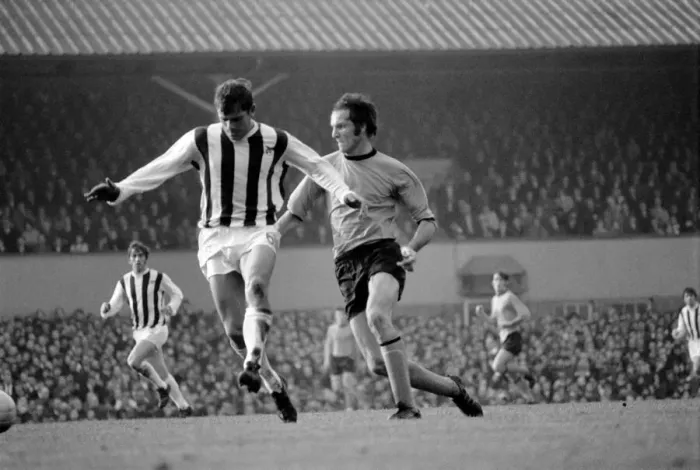 Framed Print : English League Division One match Wolverhampton Wanderers 1 v West Bromwich Albion Framed Print : English League Division One match Wolverhampton Wanderers 1 v West Bromwich Albion