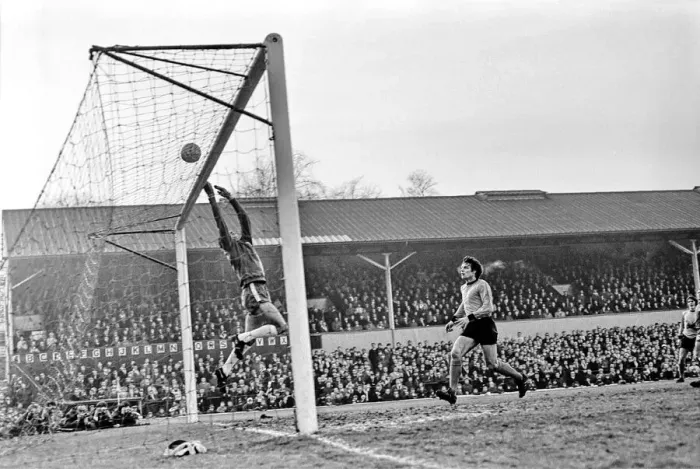 Framed Print : English League Division One match Wolverhampton Wanderers 3 v Chelsea 0 Framed Print : English League Division One match Wolverhampton Wanderers 3 v Chelsea 0