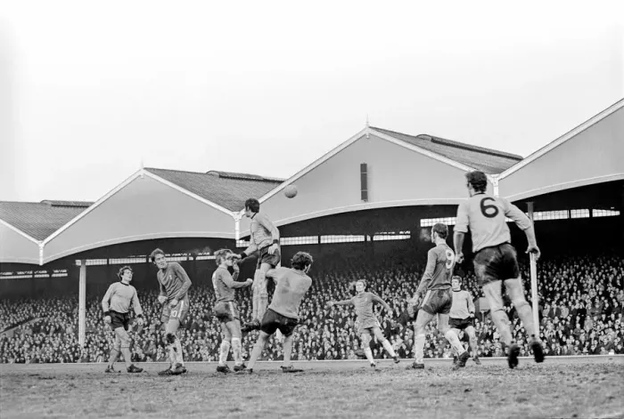 Framed Print : English League Division One match Wolverhampton Wanderers 3 v Chelsea 0 Framed Print : English League Division One match Wolverhampton Wanderers 3 v Chelsea 0