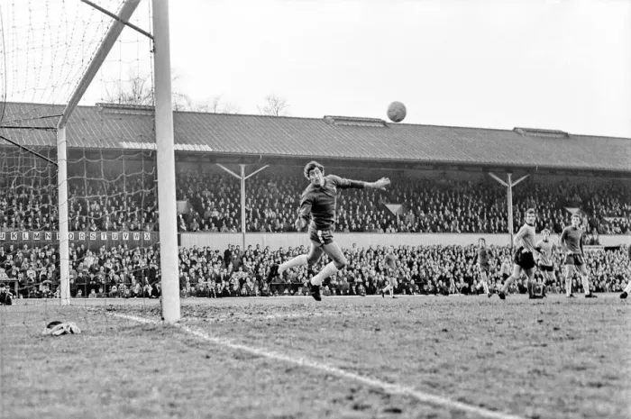 Framed Print : English League Division One match Wolverhampton Wanderers 3 v Chelsea 0