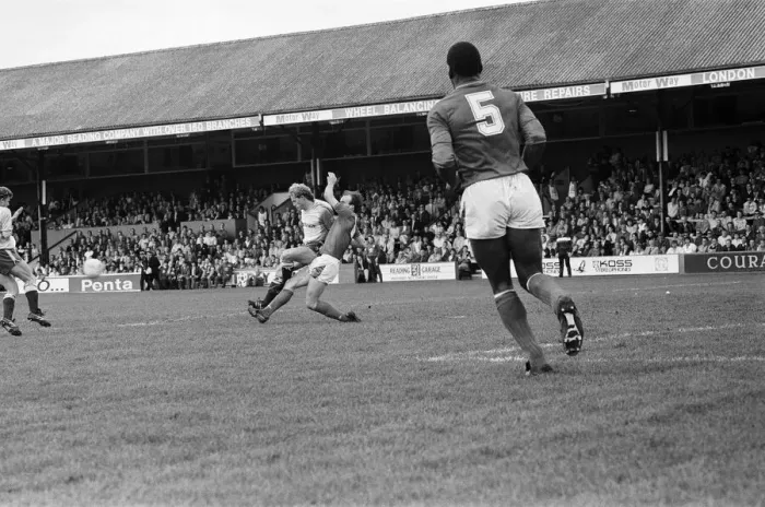 Framed Print : English League Division Two Reading 2 -2 Portsmouth match held at Elm Park Framed Print : English League Division Two Reading 2 -2 Portsmouth match held at Elm Park