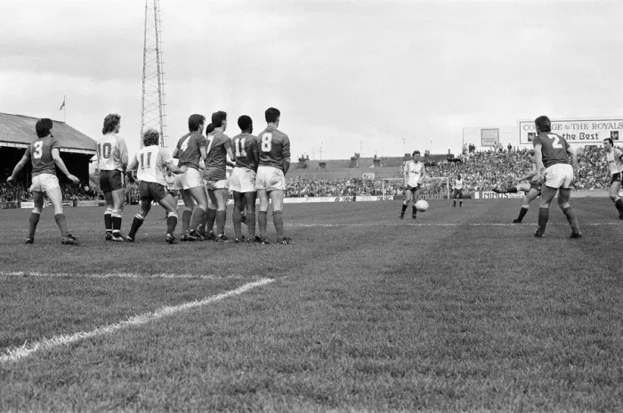 Framed Print : English League Division Two Reading 2 -2 Portsmouth match held at Elm Park