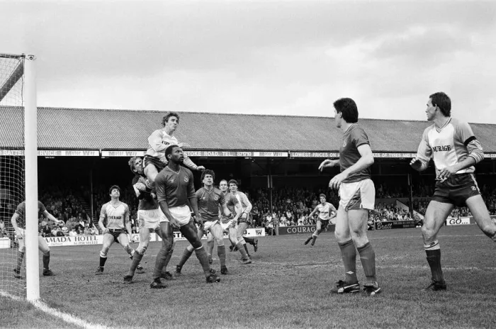 Framed Print : English League Division Two Reading 2 -2 Portsmouth match held at Elm Park Framed Print : English League Division Two Reading 2 -2 Portsmouth match held at Elm Park