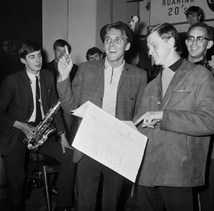 Framed Print : English roc and roll singer Billy Fury rehearsing with Alan Bauer