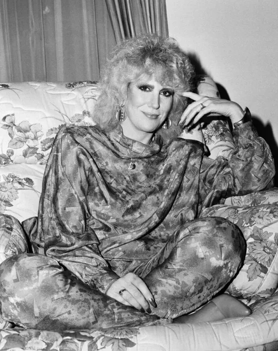 Framed Print : English singer Dusty Springfield, 26th July 1985 Framed Print : English singer Dusty Springfield, 26th July 1985