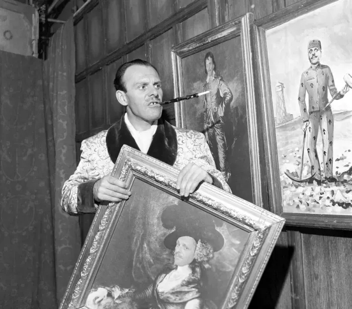 Framed Print : Entertainment: Actor. Terry Thomas in front of a portrait of himself dressed up as Framed Print : Entertainment: Actor. Terry Thomas in front of a portrait of himself dressed up as
