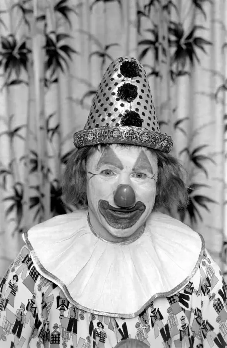 Framed Print : Entertainment: Clowns Blowey the clown seen here putting on his make-up before a Framed Print : Entertainment: Clowns Blowey the clown seen here putting on his make-up before a
