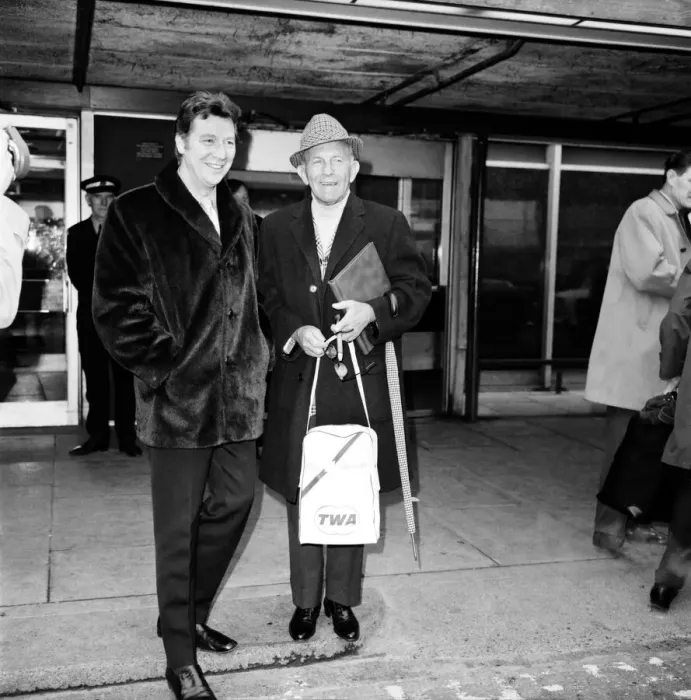 Framed Print : Entertainment Comedy: American comedian George Burns arrived at Heathrow Airport today to