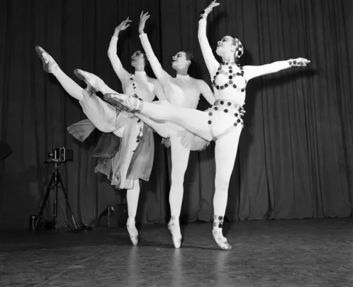 Framed Print : Entertainment Dance Ballet. (Left to right) Three of the principal dancers Margaret Hill