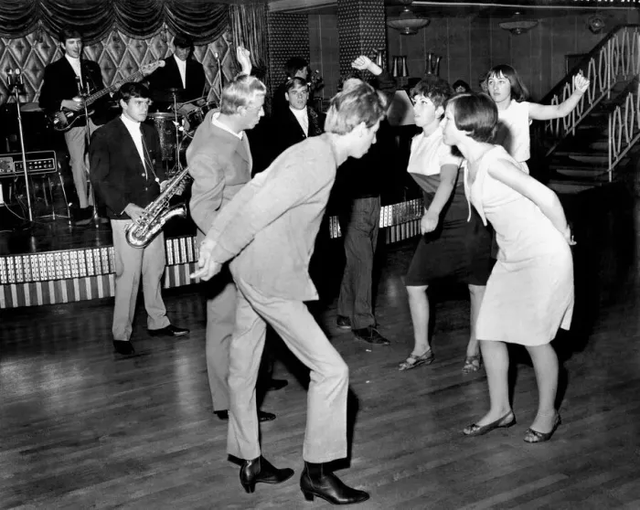Framed Print : Entertainment: Dance: The Prince Philip. Young mods-hands clasped behind their backs like