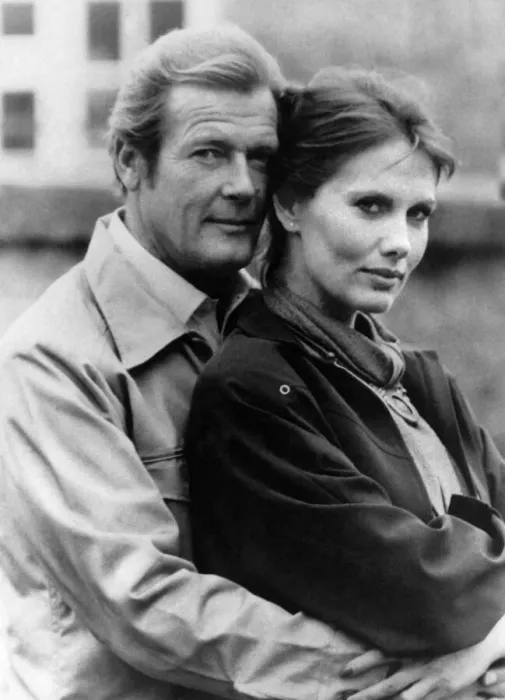 Framed Print : Entertainment: Film: James Bond: Roger Moore and his co-star Maud Adams in the Bond film Framed Print : Entertainment: Film: James Bond: Roger Moore and his co-star Maud Adams in the Bond film