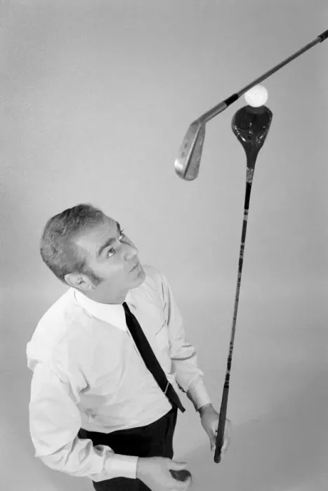 Framed Print : Entertainment: Juggling: Juggler Rob Murray doing his thing with three golf clubs Framed Print : Entertainment: Juggling: Juggler Rob Murray doing his thing with three golf clubs