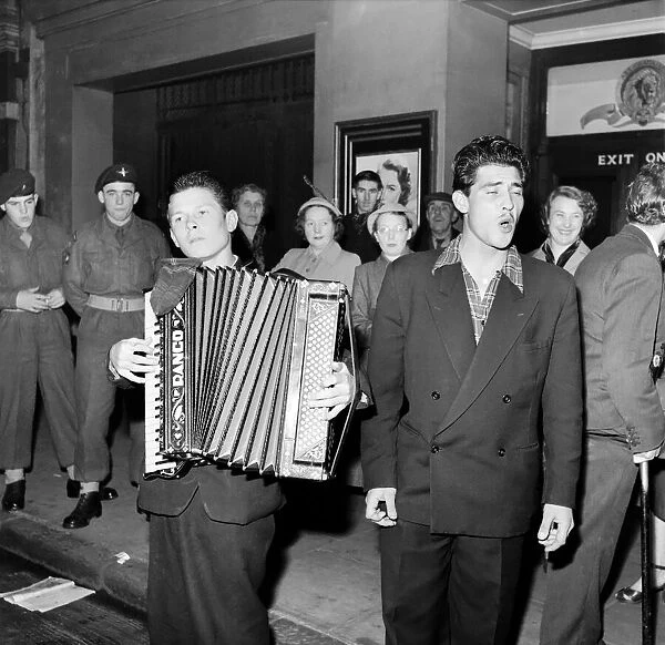 Entertainment: Street Singer: Buskers on the streets of London. October 1953 D6241