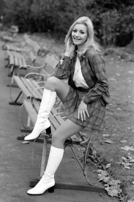 Framed Print : Entertainment: Television actress: 21 year old Donna Reading last appearance
