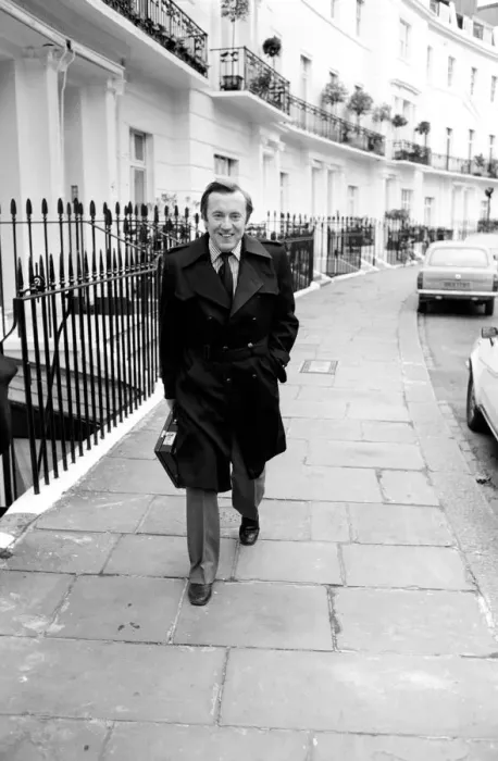 Framed Print : Entertainment: Television. David Frost was off to hold talks all over London