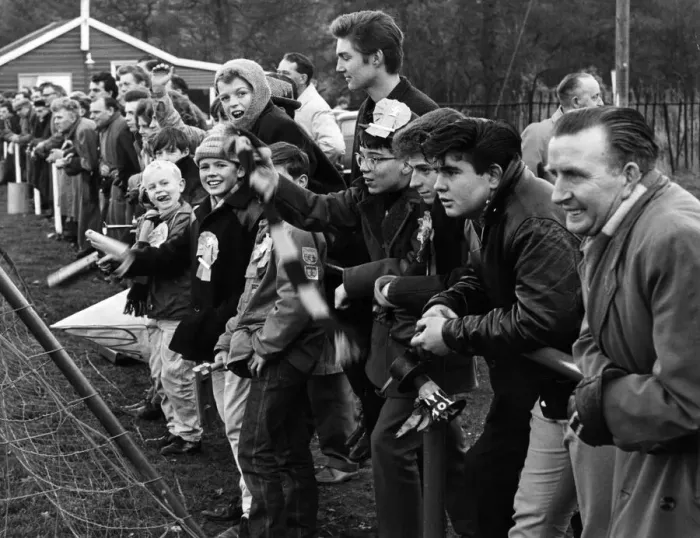 Framed Print : Enthusiastic Alvechurch supporters watch their team in action in a cup match against Framed Print : Enthusiastic Alvechurch supporters watch their team in action in a cup match against