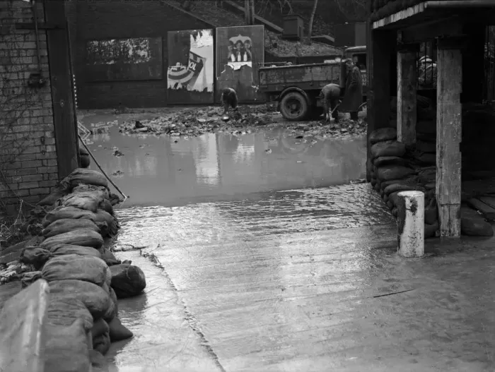 Framed Print : The entrance to the Cadbury factory at Bournville as workmen clean up after flooding Framed Print : The entrance to the Cadbury factory at Bournville as workmen clean up after flooding