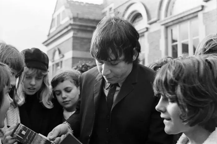 Framed Print : Eric Burdon, lead singer of British rock group The Animals at Uxbridge Court where he was