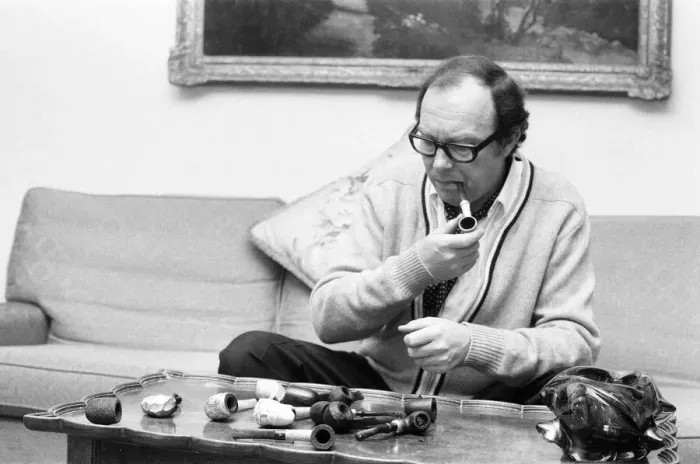 Framed Print : Eric Morecambe, Pipe man of the Year, as judged by Tobacco & the rian Pipe Trade Framed Print : Eric Morecambe, Pipe man of the Year, as judged by Tobacco & the rian Pipe Trade