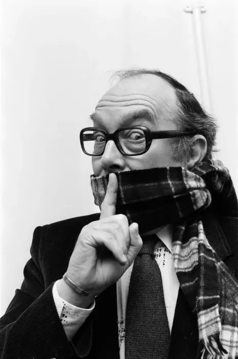 Framed Print : Eric Morecambe promoting his book Mr Lonely'in Birmingham. 31st March 1981 Framed Print : Eric Morecambe promoting his book Mr Lonely'in Birmingham. 31st March 1981