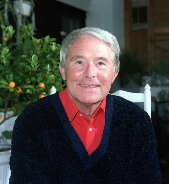 Framed Print : Ernie Wise comedian at home 1986 A©mirrorpix Framed Print : Ernie Wise comedian at home 1986 A©mirrorpix