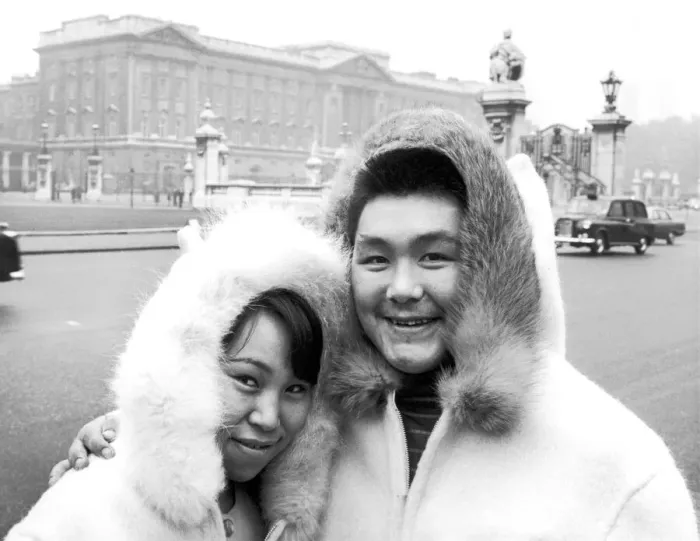 Framed Print : Eskimos Kitty Williams and husband John were suitably with Buckingham Palace for were