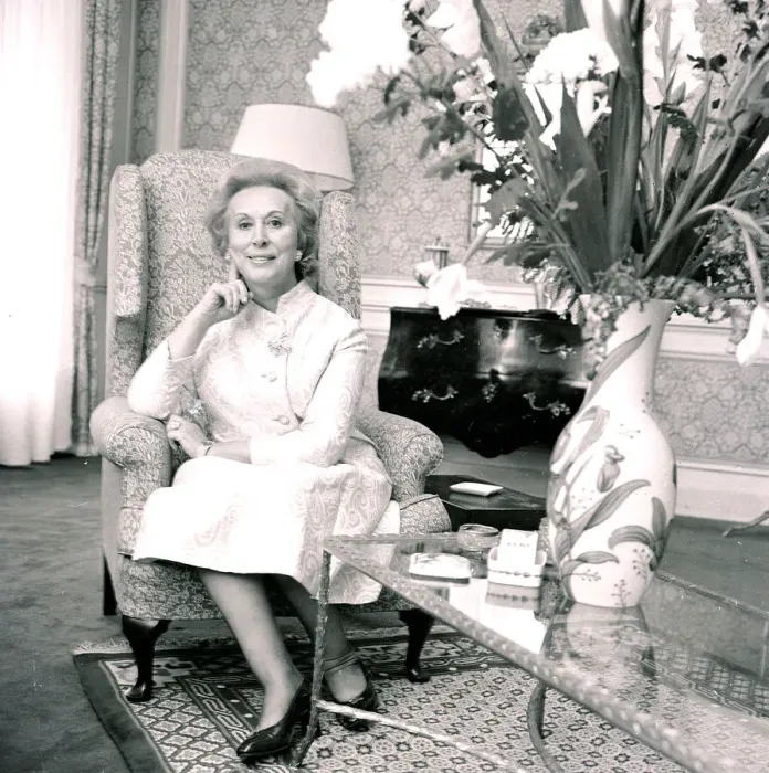 Framed Print : Estee Lauder sitting in her salon Rue Du Fauboug, St. Honore Paris July 1970 Framed Print : Estee Lauder sitting in her salon Rue Du Fauboug, St. Honore Paris July 1970