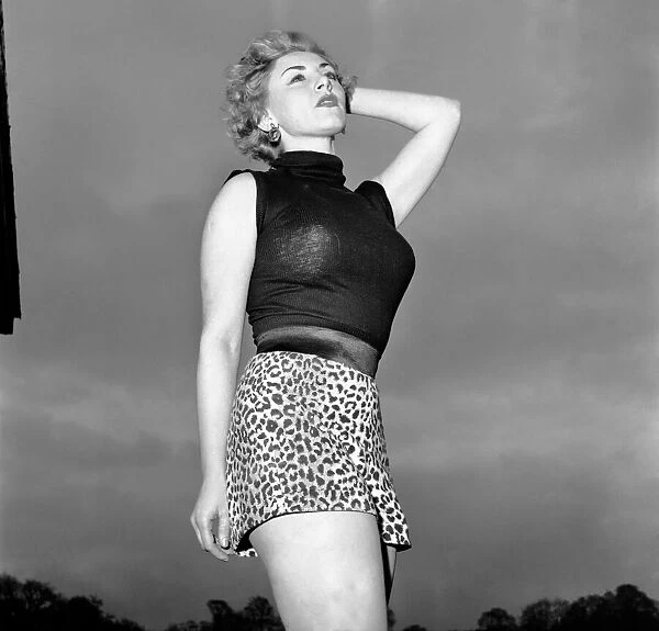 Estelle Richmond. November 1953 D7128