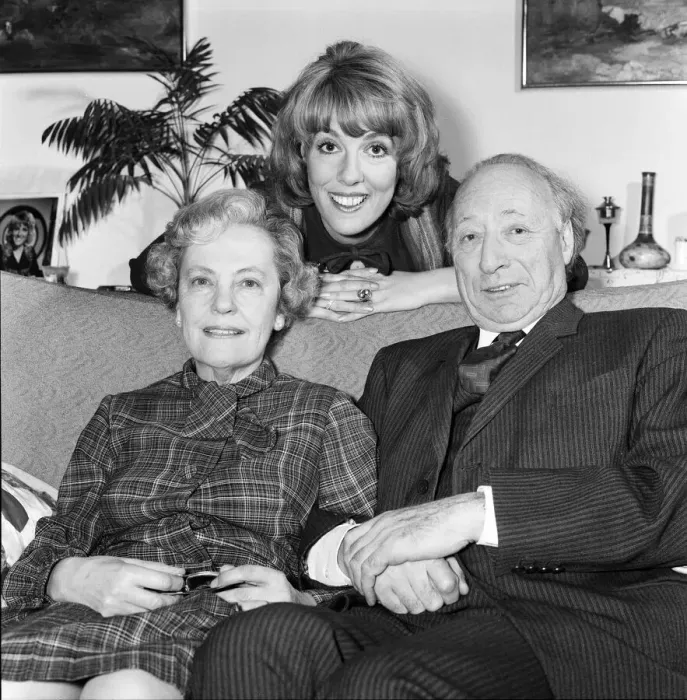 Framed Print : Esther Rantzen with her mother and father, Katherine and Harry, at her parents home in St Framed Print : Esther Rantzen with her mother and father, Katherine and Harry, at her parents home in St