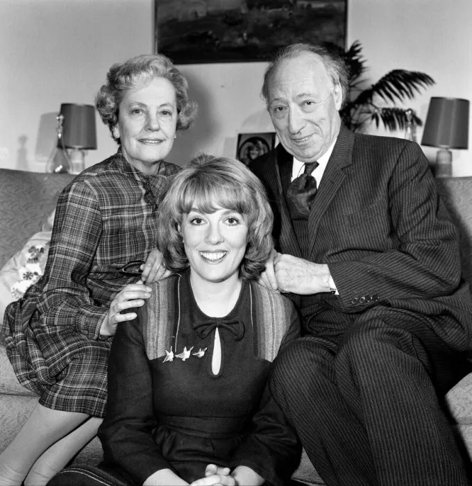 Framed Print : Esther Rantzen with her mother and father, Katherine and Harry, at her parents home in St