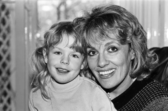 Framed Print : Esther Rantzen pictured at her home in Kew with her daughter Rebecca. 25th March 1985 Framed Print : Esther Rantzen pictured at her home in Kew with her daughter Rebecca. 25th March 1985