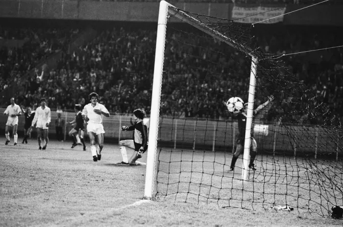 Framed Print : European Cup Final at the Parc Des Princes, Liverpool 1 v Real Madrid 0 Framed Print : European Cup Final at the Parc Des Princes, Liverpool 1 v Real Madrid 0