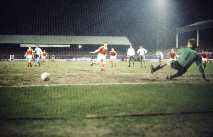 Framed Print : European Cup Quarter Final First Leg match at the City Ground Framed Print : European Cup Quarter Final First Leg match at the City Ground