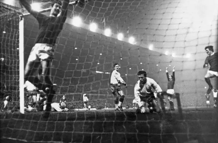 Framed Print : European Cup Quarter Final first leg match at Old Trafford Framed Print : European Cup Quarter Final first leg match at Old Trafford