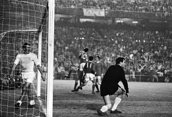 Framed Print : European Cup Semi Final Second Leg match at the Santiago Bernabeu Stadium in Madrid Framed Print : European Cup Semi Final Second Leg match at the Santiago Bernabeu Stadium in Madrid