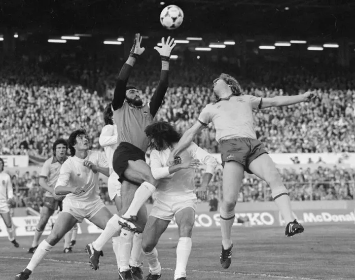 Framed Print : European Cup Winners Cup Final. Valencia 0 Arsenal 0 After extra-time Arsenal