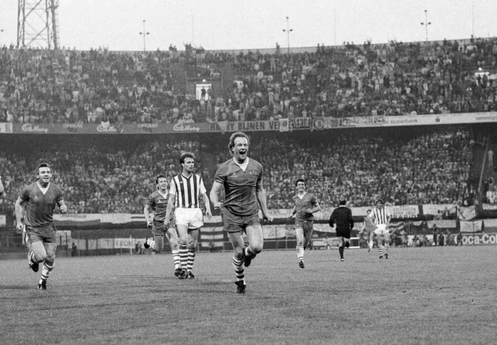 Framed Print : European Cup Winners Cup Final. Rotterdam, Holland. Everton 3 v Rapid Vienna 1 Framed Print : European Cup Winners Cup Final. Rotterdam, Holland. Everton 3 v Rapid Vienna 1