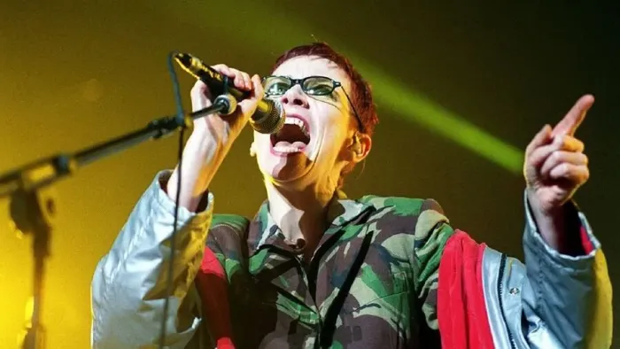Framed Print : The Eurythmics in concert. Annie Lennox performing at the NEC last night