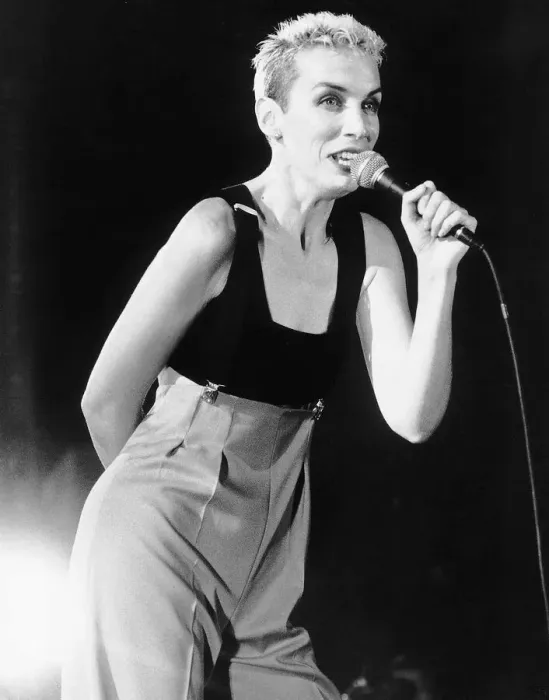 Framed Print : Eurythmics star Annie Lennox in concert at a beachside gig Framed Print : Eurythmics star Annie Lennox in concert at a beachside gig