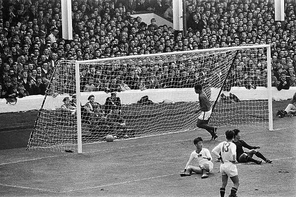 Eusebio scores for Portugal during world cup 1966 against North Korea