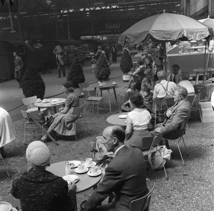 Framed Print : Euston Station 1957 new continental style refreshment section There may not