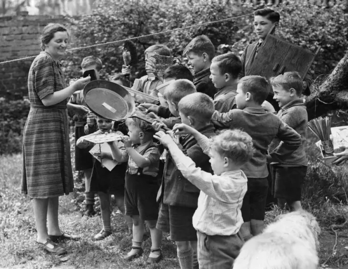 Framed Print : Evacuated children in St Ives present Miss Hunt with gifts on her birthday during