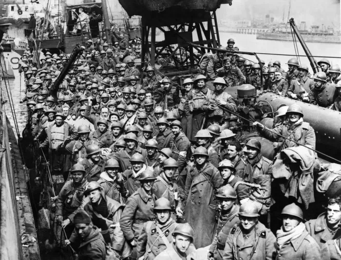 Framed Print : The evacuation of Allied soldiers from the beaches and harbour of Dunkirk, June 1940 Framed Print : The evacuation of Allied soldiers from the beaches and harbour of Dunkirk, June 1940