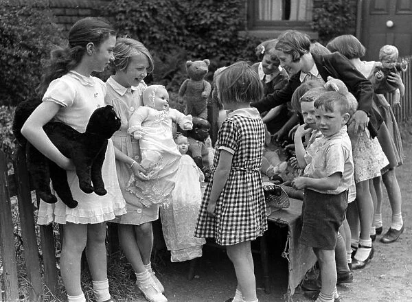 Evacuees in Birmingham. June 1940
