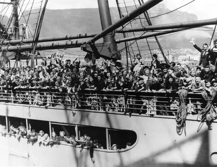 Framed Print : Evacuees from Great Britain wave to those on the quayside as they arrive in South Africa Framed Print : Evacuees from Great Britain wave to those on the quayside as they arrive in South Africa