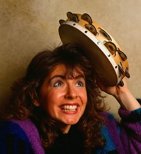 Evelyn Glennie deaf musician May 1990 hitting her head with a tambourine